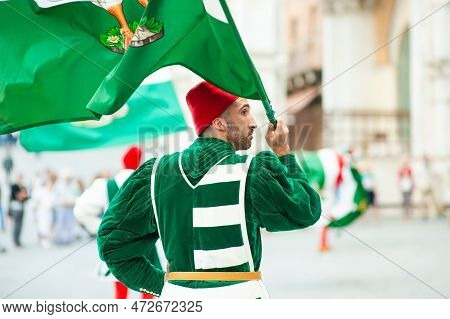 Siena, Italy - July 2013: The Noble Contrada Dell'oca On The Corteo Storico, A Historical Costume Pa