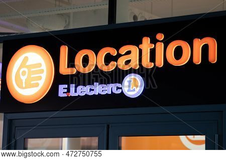 Bordeaux , Aquitaine  France - 03 10 2023 : E.leclerc Location Hypermarket Chains Leclerc French Ren