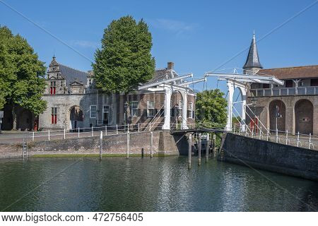 Canal Bridge At The Old Port Between Zuidhavenpoort And Noordhavenpoort In Zierikzee. Provinz  Zeela