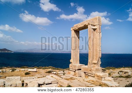 Alte Tor des Apollon-Tempel auf der Insel Naxos In Griechenland
