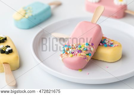 A Delicious Sweet Treat Of Cakesicles Decorated For Spring.