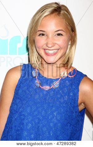 LOS ANGELES - JUN 25: Audrey Whitby dorazí na 4 roční žízeň Gala v Beverly Hilton Hot