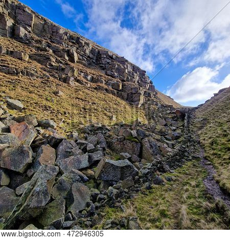 National Park Peak District In Uk, Near Ladybower Reservoir, Alport Castle 2022.
