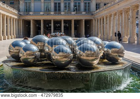 Paris, France - August 30, 2019 : Silver Balls, Known As Sphérades, In The Fountain Reflect The Roya