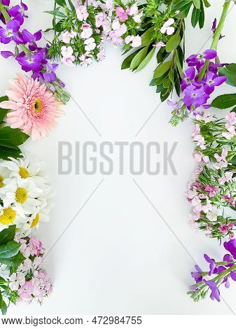 Dianthus, Gerbera, Chamomile, Laur. Floral A Frame