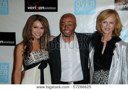 Chrishell Stause and JR Martinez and Jill Larson  at the 