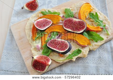 French Flammkuchen with figs
