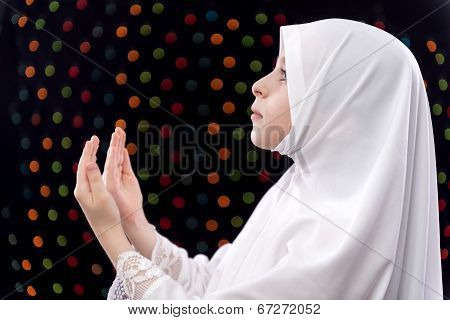 Muslim Girl Duaa