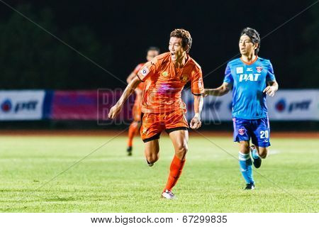 Sisaket Thailand-june 21: Santirat Viang-in Of Sisaket Fc. (orange) In Action During Thai Premier Le