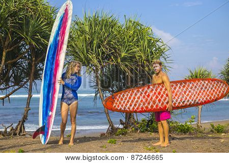 Surfers couple