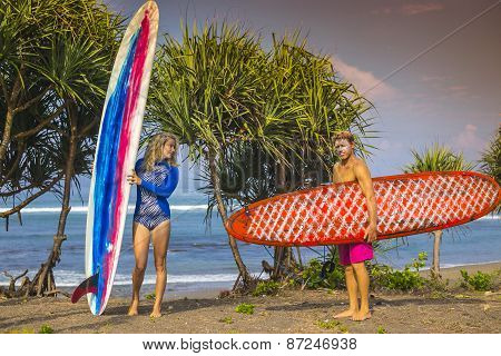 Surfers couple