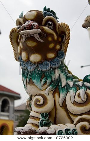 Kinesisk skulptur Lion i Bang Pa-in Palace