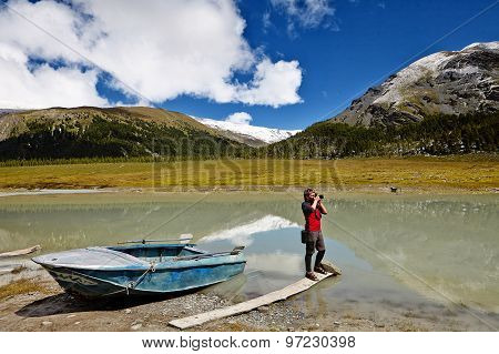 Hiking photographer taking pictures