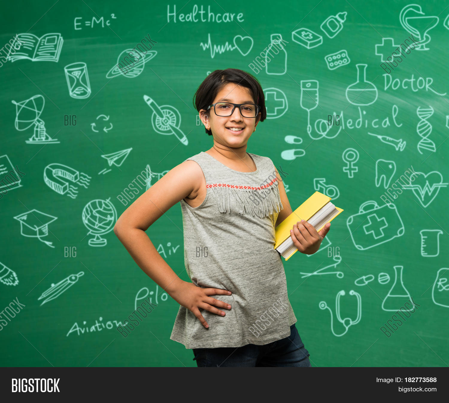 Teach 25. Teach 25. Подростки разговаривают в школе. Teach 25. Teach 25.