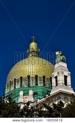 Vistas de oro de la iglesia de Deco de arte en Viena
