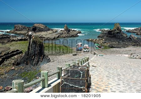Natural Beach hamn i Almograve