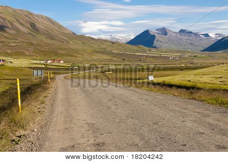 Grus väg till Olafsfjordur - Island