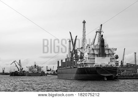 Maritime transportation industry. Ship transshipment of the port channel.