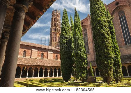 Cloisters and Courtyard Garden of Dominican monastery Couvent des Jacobins in Toulouse, France.