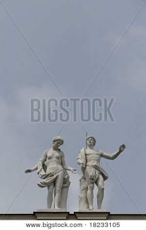 Statues mâles et femelles