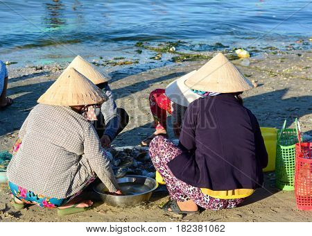 People At The Fish Market In Phan Thiet, Vietnam