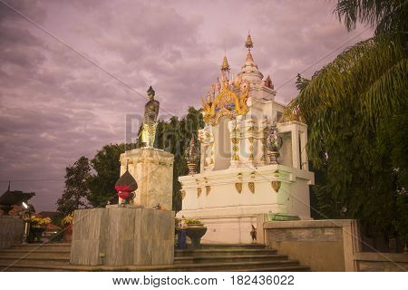 Thailand Phayao Ngam Munag Statue