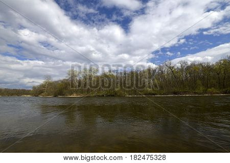 The regional center of Novomoskovsk district. The city is situated mainly on the right bank of the Samara River, a left tributary of the Dnieper River, 27 km from the city Dnieper. The population of just over 70 thousand. People.