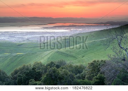 Dramatic San Francisco Bay Area Sunset. Ed Levin County Park, Santa Clara County, California, USA.