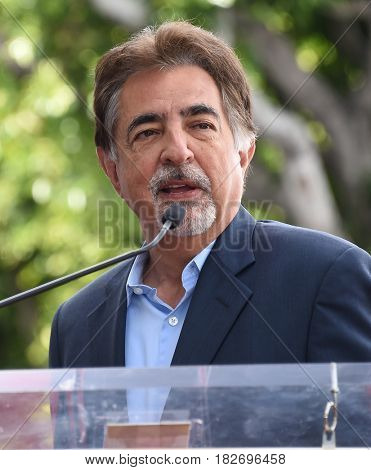 LOS ANGELES - APR 17:  Joe Mantegna Walk of Fame Honors Gary Sinise on April 17, 2017 in Hollywood, CA                