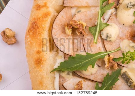 walnut and lemon oil, cheese sauce and arugula pizza