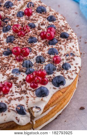 Cake coffee with berries on the basis of coffee cream