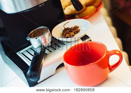 Make fresh coffee in a coffee machine