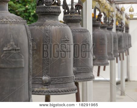 Vieja campana de acero