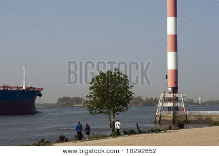 Boş Oilship bırakarak Hamburg