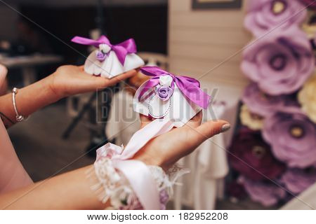 the maid of honor gives gifts to all the attending guests