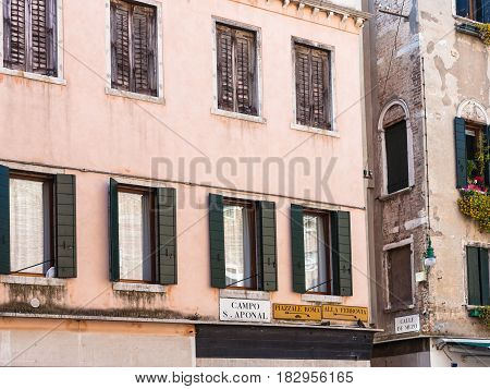 Urban House On Square Campo San Aponal In Venice
