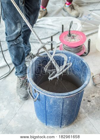 Mortar that ready to mix in blue bucket