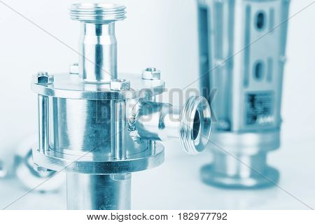 Fittings and ball valve with selective focus on thread fittings