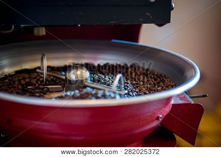 Roasting And Mixing Roasted Coffee In A Roaster