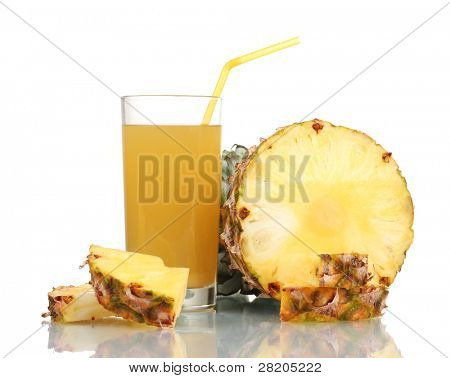 ? ineapple juice og ananas isoleret på hvid