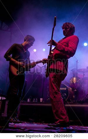 CLARK, NJ - SEPTEMBER 11: Bly sanger / Guitarist Damian Kulash og Guitarist / keyboardspiller Andy R