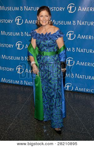 NEW YORK - NOV 10: Ann Ziff navštěvuje Gala 2011 americké muzeum přírodní historie si v listopadu 