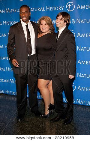 NEW YORK - NOV 10: Jay Pharoah, neznámé, a Paul Brittain navštěvuje americké muzeum Natur