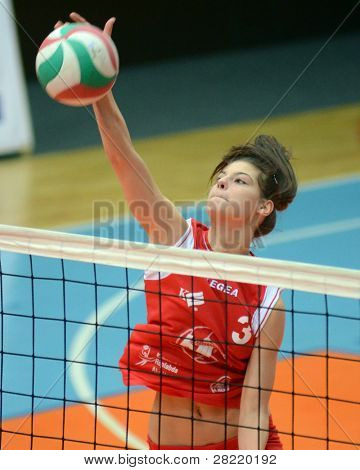 KAPOSVAR, 헝가리-11 월 25 일: Zsofia Harmath (레드 3) 헝가리어 챔피언 voll에서 행동