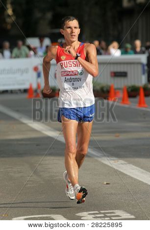 バルセロナ、スペイン - 7 月 30 日： ユーリー Andronov ロシアの男性 50 km 徒歩 20 E 中に競合します。