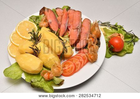 Chinook Salmon (lat. Oncorhynchus Tshawytscha) Smoked