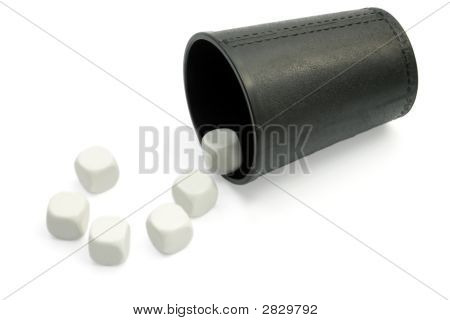 疑問符とガラスの形状にサイコロを再生