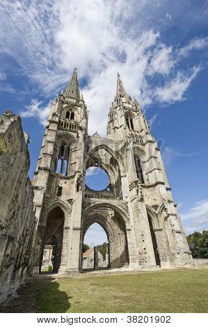 Abbey St-jean-des Vignes w Soissons