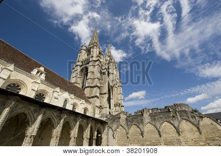 Abbey St-jean-des Vignes w Soissons