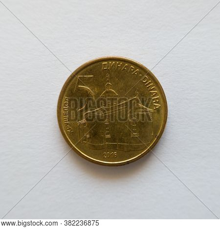 Bosnia And Herzegovina - April 27, 2020: The Front Of The Five Dinar Coin, The Rsd Symbol, The Curre